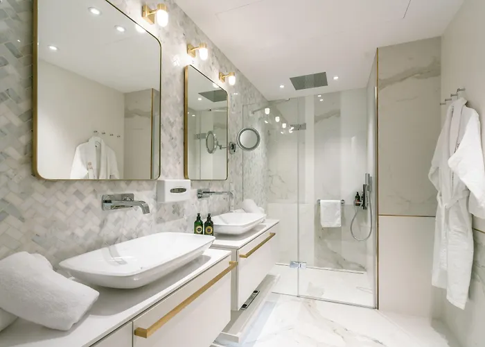 Ferreus Modern Art Deco Hotel 5*