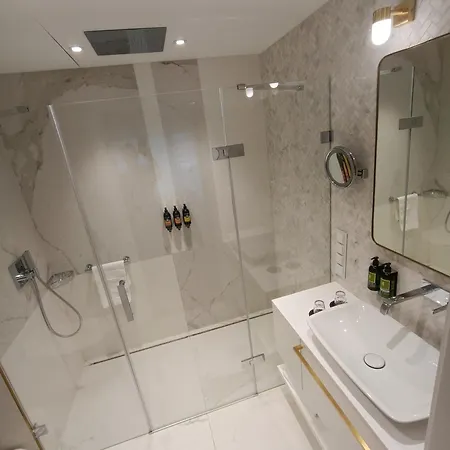 Ferreus Modern Art Deco