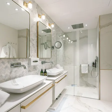 Ferreus Modern Art Deco Hotel 5*