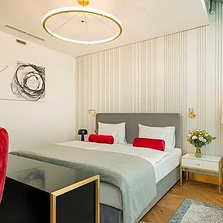 Ferreus Modern Art Deco Hotel
