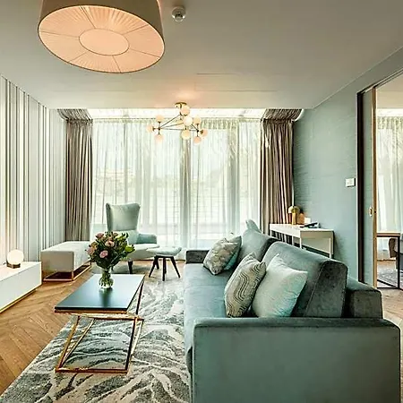 Ferreus Modern Art Deco Hotel