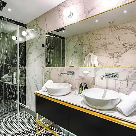 Ferreus Modern Art Deco Hotel
