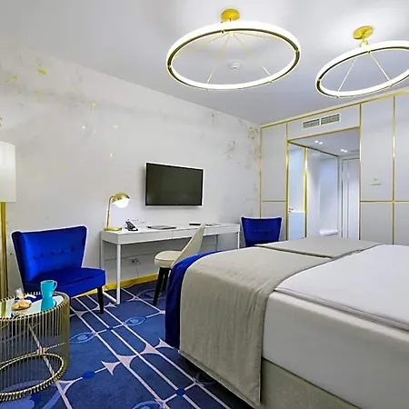 Ferreus Modern Art Deco Hotel