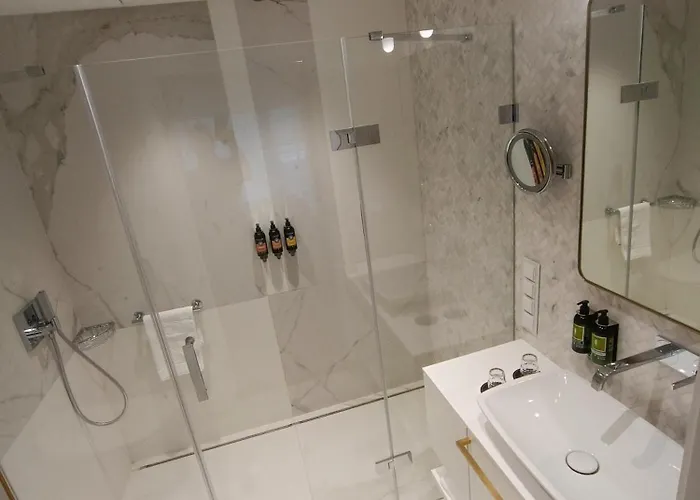 Ferreus Modern Art Deco